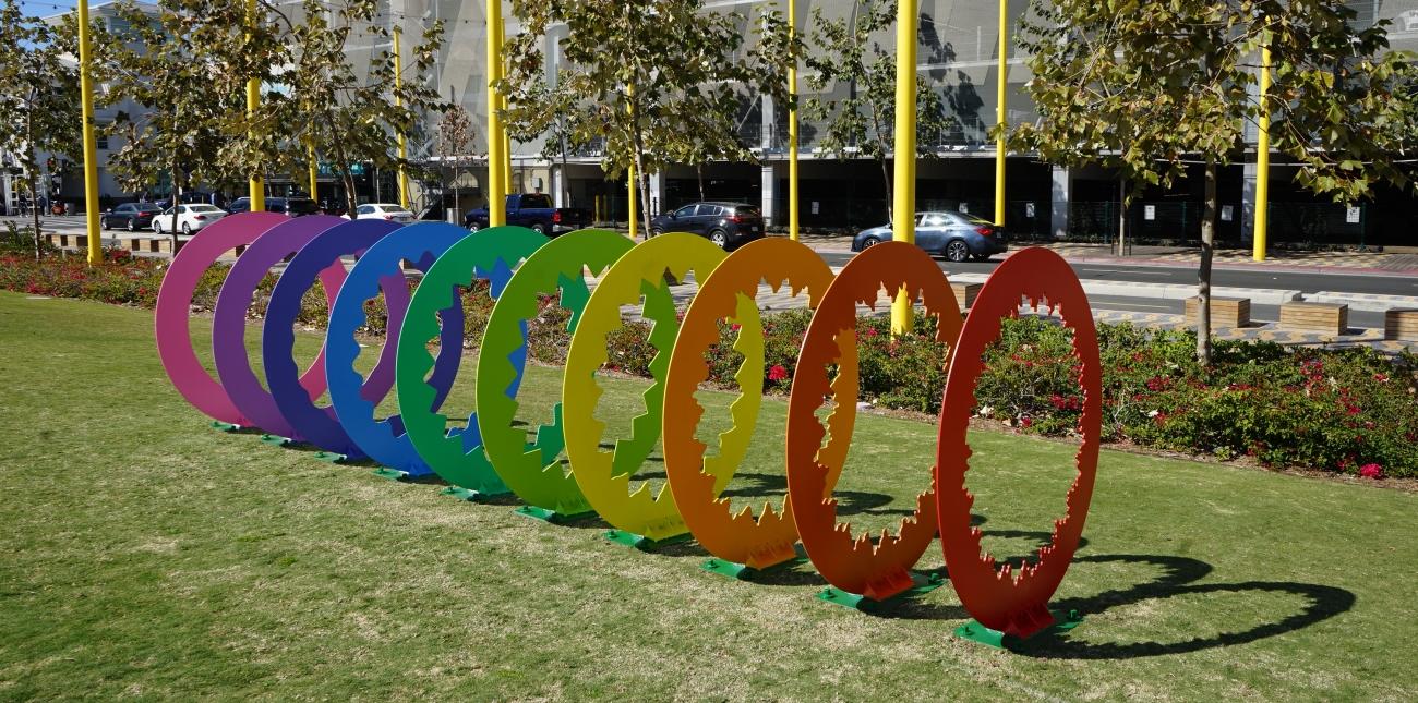 Visual Artist Jen Stark Tunnels into Downtown Santa Monica with 2nd Largest Sculpture To-Date